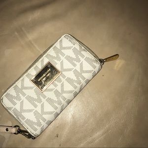 Michael kors wallet